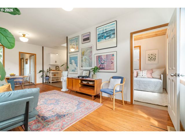 321 Ne STANTON St, Portland, OR 97212
