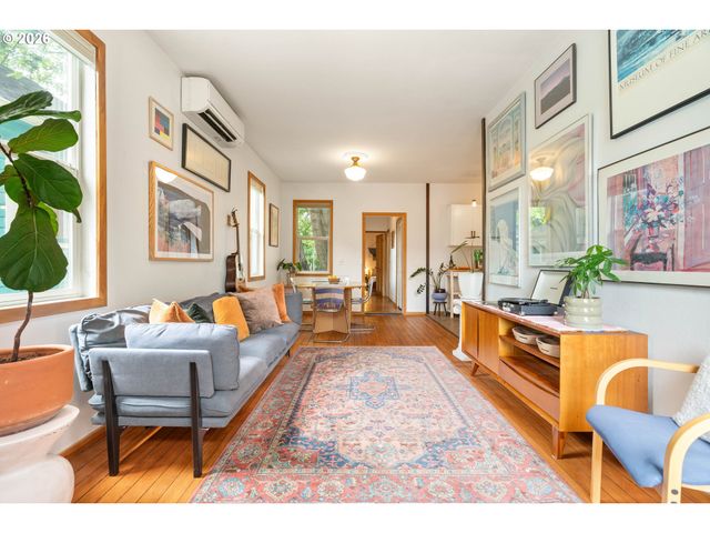 321 Ne STANTON St, Portland, OR 97212