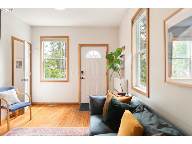 321 Ne STANTON St, Portland, OR 97212