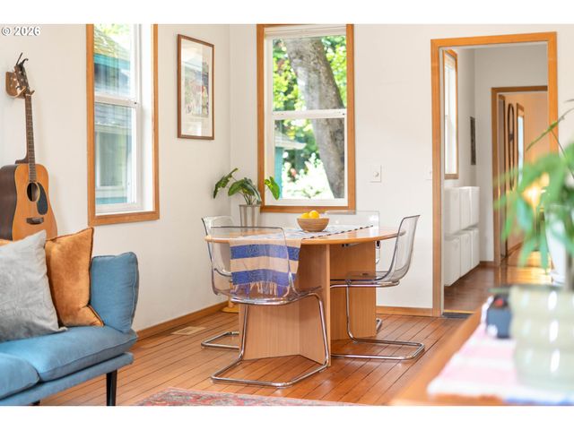 321 Ne STANTON St, Portland, OR 97212