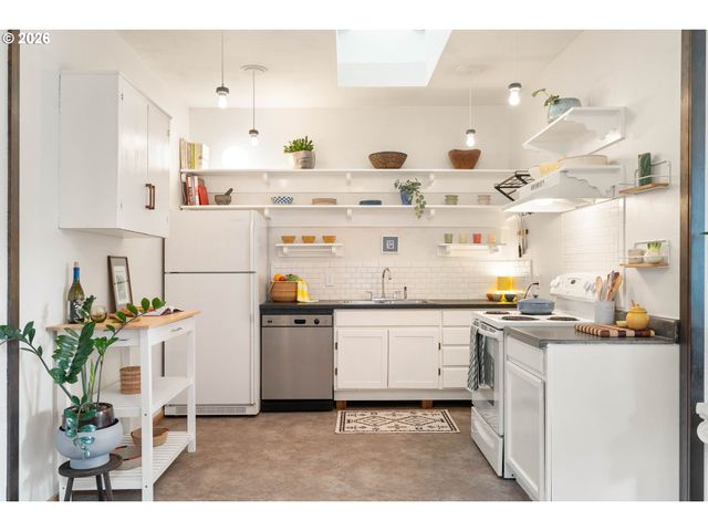 321 Ne STANTON St, Portland, OR 97212