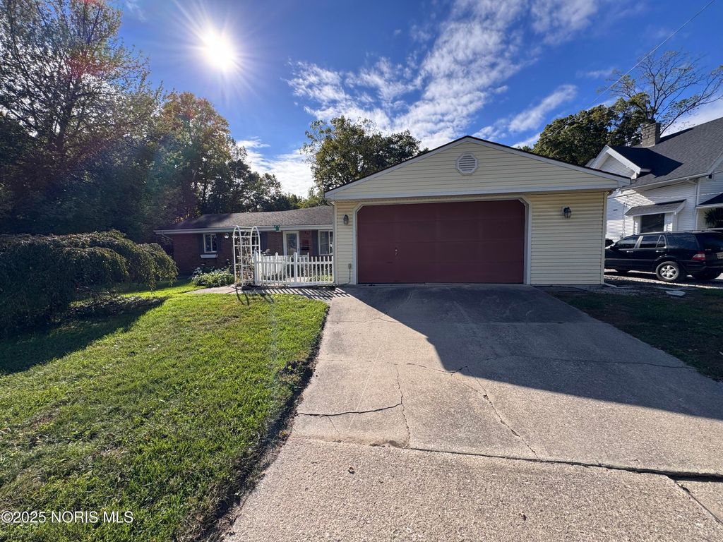 6079 Whiteford Center Road, Toledo, OH 43613