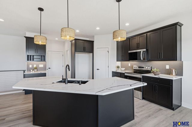 7743 Aero Circle, Lincoln, NE 68516