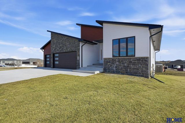 7743 Aero Circle, Lincoln, NE 68516