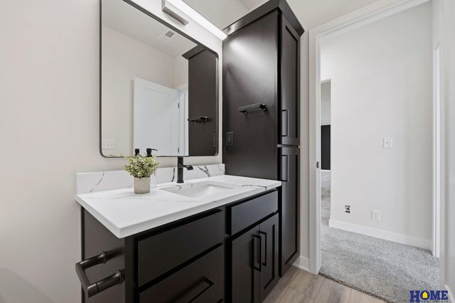 7743 Aero Circle, Lincoln, NE 68516