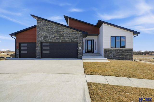 7743 Aero Circle, Lincoln, NE 68516