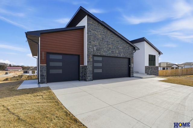 7743 Aero Circle, Lincoln, NE 68516