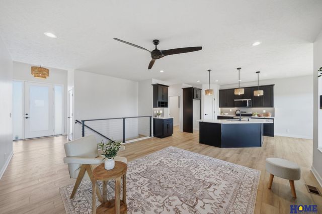 7743 Aero Circle, Lincoln, NE 68516