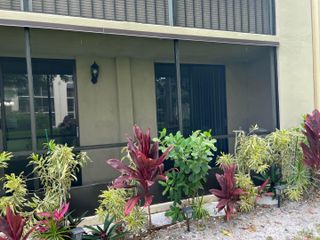 5220 Las Verdes Circle 101, Delray Beach, FL 33484