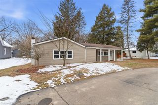 2380 Rolandale, West Bloomfield Charter Township, MI 48324