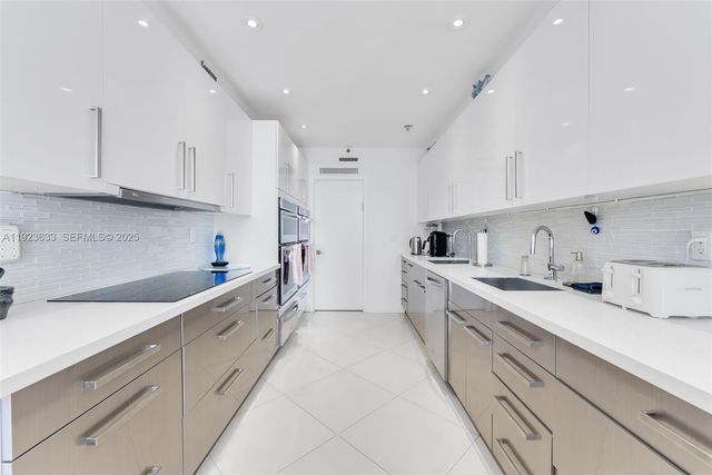 19500 Turnberry Way 7D, Aventura, FL 33180