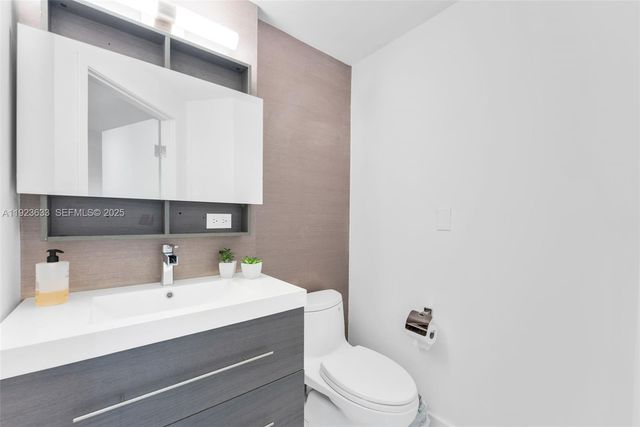 19500 Turnberry Way 7D, Aventura, FL 33180