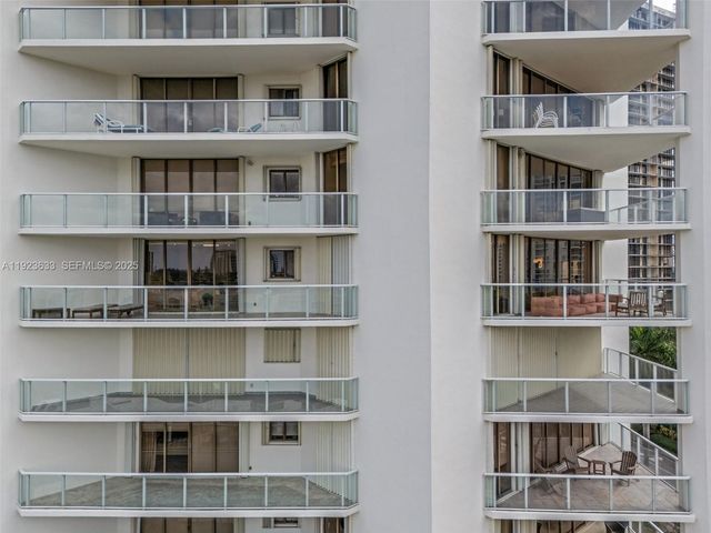 19500 Turnberry Way 7D, Aventura, FL 33180