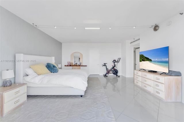 19500 Turnberry Way 7D, Aventura, FL 33180