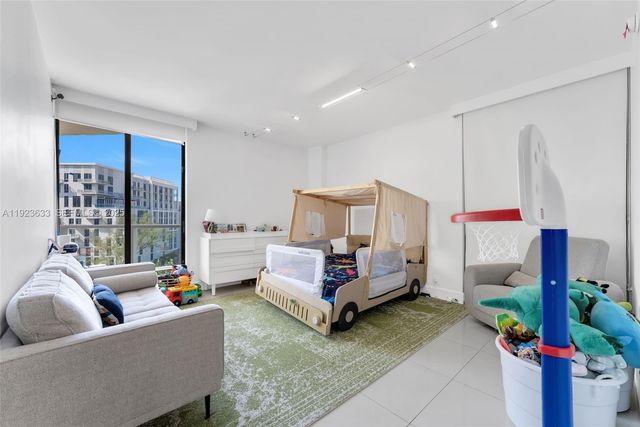 19500 Turnberry Way 7D, Aventura, FL 33180