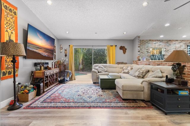 4000 SW 72ND Drive, Davie, FL 33314