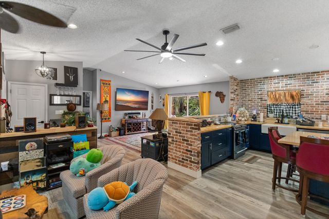 4000 SW 72ND Drive, Davie, FL 33314