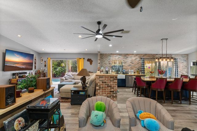 4000 SW 72ND Drive, Davie, FL 33314