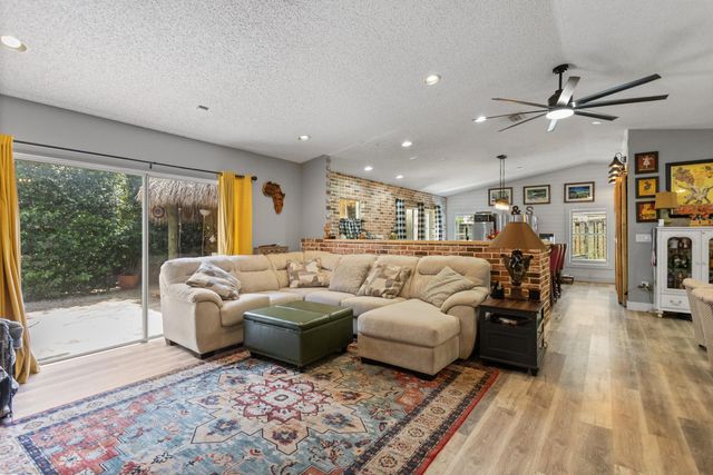 4000 SW 72ND Drive, Davie, FL 33314
