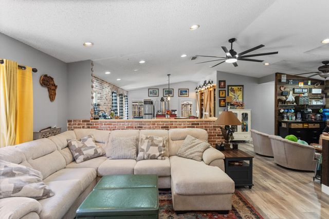 4000 SW 72ND Drive, Davie, FL 33314