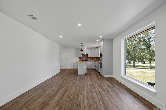 616 E Woodruff Avenue, Sherwood, AR 72120