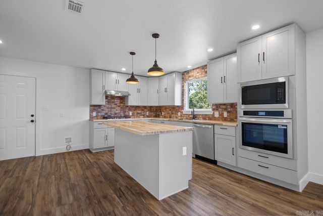 616 E Woodruff Avenue, Sherwood, AR 72120