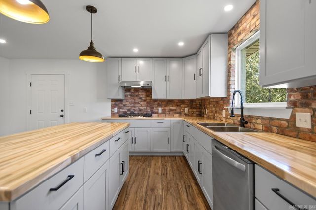 616 E Woodruff Avenue, Sherwood, AR 72120