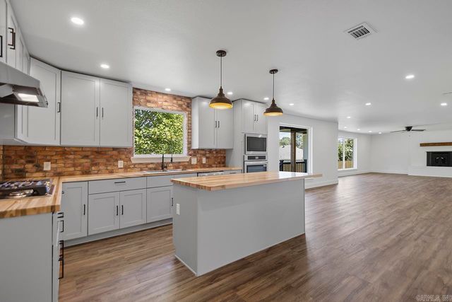 616 E Woodruff Avenue, Sherwood, AR 72120