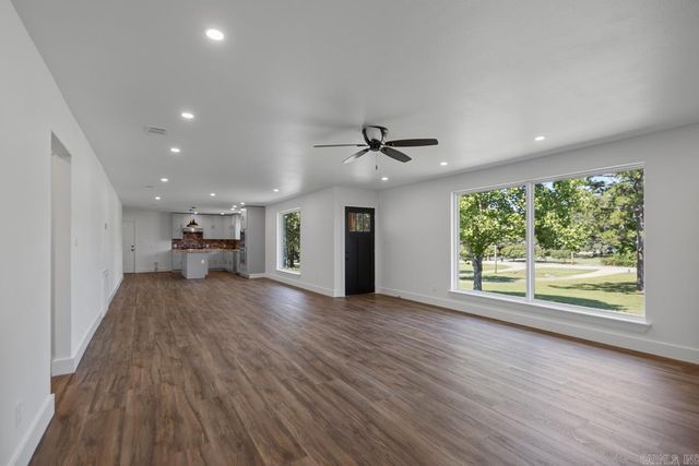 616 E Woodruff Avenue, Sherwood, AR 72120