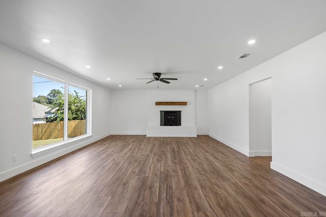 616 E Woodruff Avenue, Sherwood, AR 72120