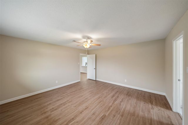 355 Windsor Square, Alvin, TX 77511