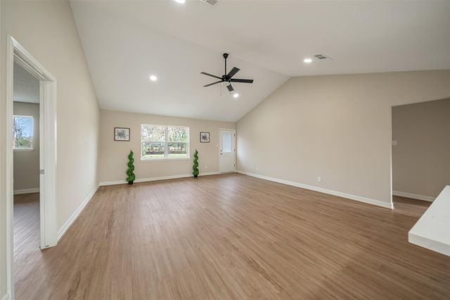 355 Windsor Square, Alvin, TX 77511