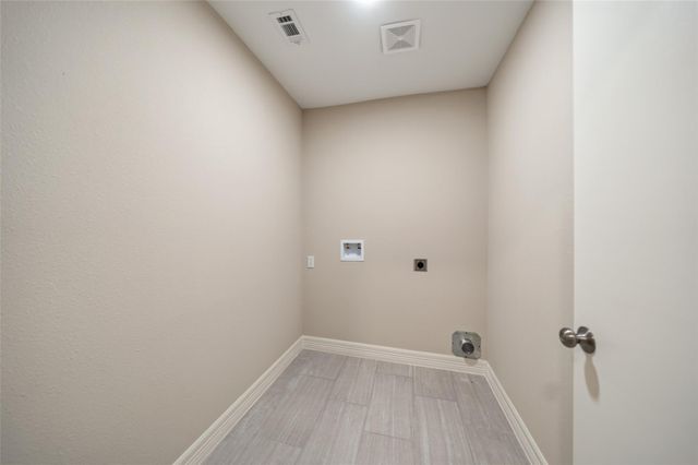 355 Windsor Square, Alvin, TX 77511