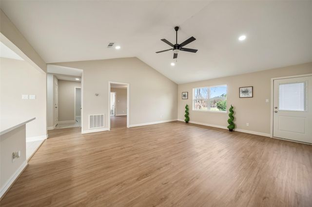 355 Windsor Square, Alvin, TX 77511