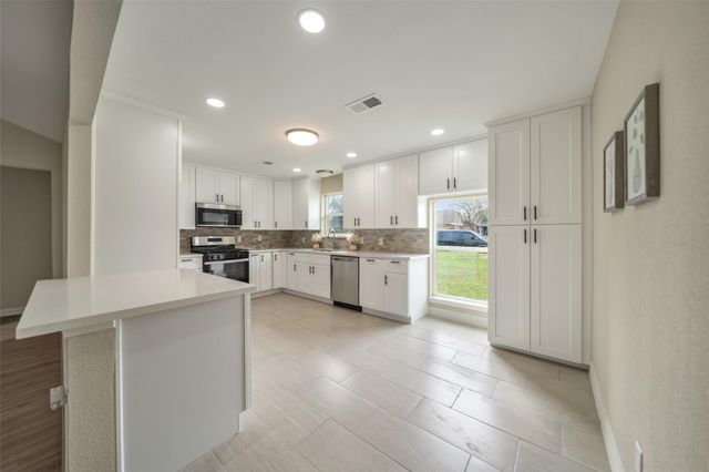 355 Windsor Square, Alvin, TX 77511