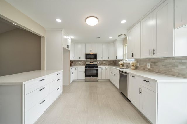 355 Windsor Square, Alvin, TX 77511