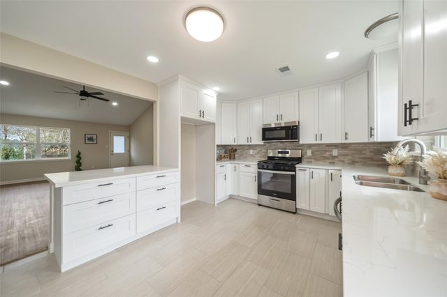 355 Windsor Square, Alvin, TX 77511