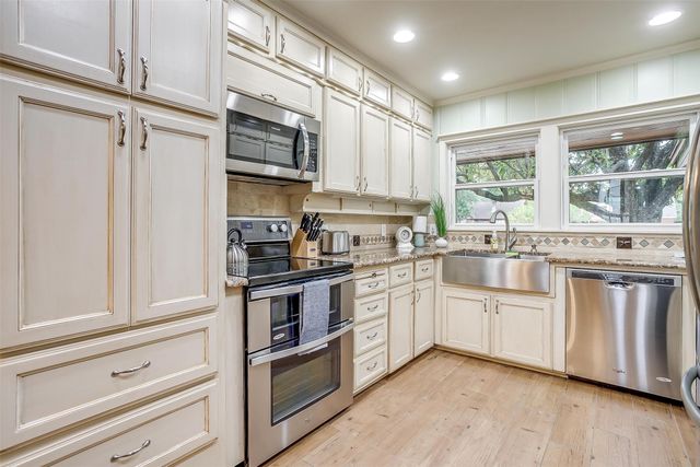 1505 N Riverside Drive, Fort Worth, TX 76111