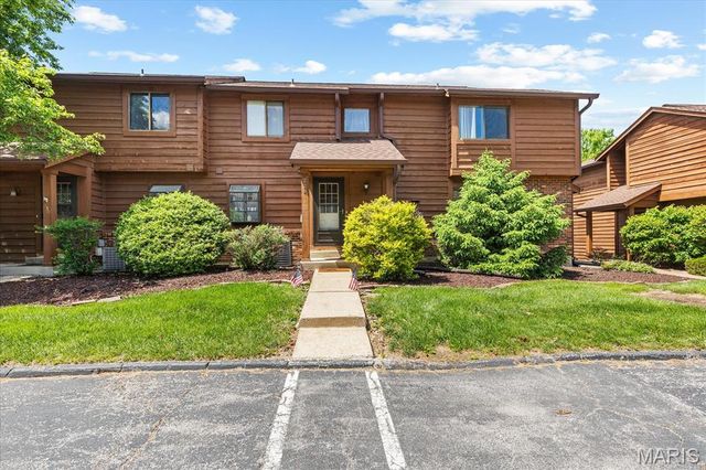 228 Cedar Grove Drive D, St Charles, MO 63304