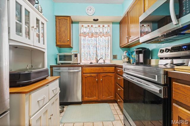 228 Cedar Grove Drive D, St Charles, MO 63304