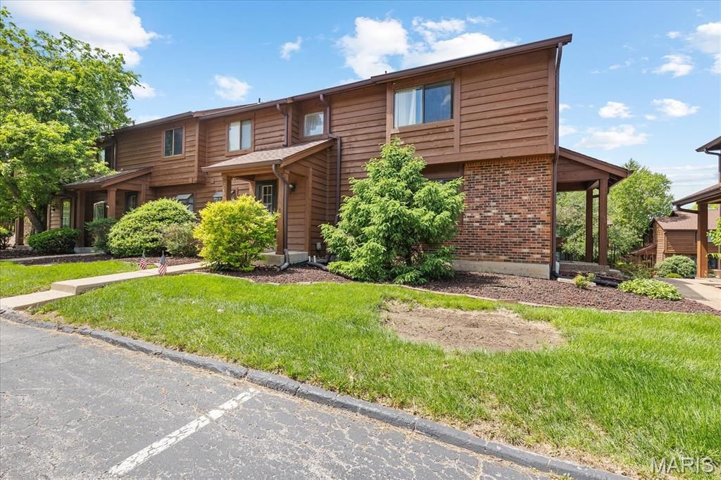 228 Cedar Grove Drive D, St Charles, MO 63304