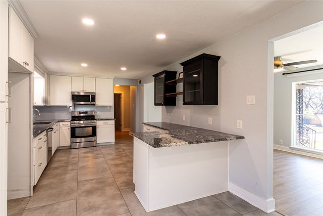 604 Oakwood Avenue, Hurst, TX 76053
