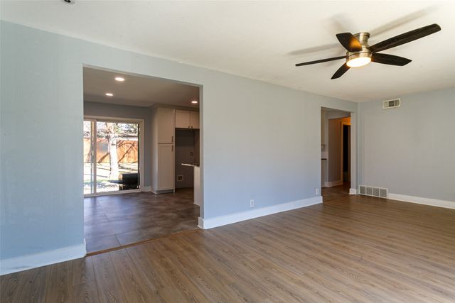 604 Oakwood Avenue, Hurst, TX 76053