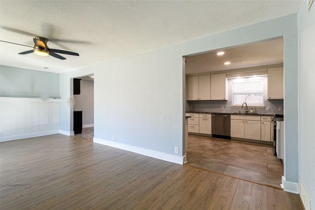 604 Oakwood Avenue, Hurst, TX 76053