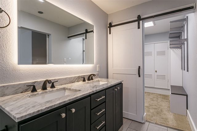 604 Oakwood Avenue, Hurst, TX 76053