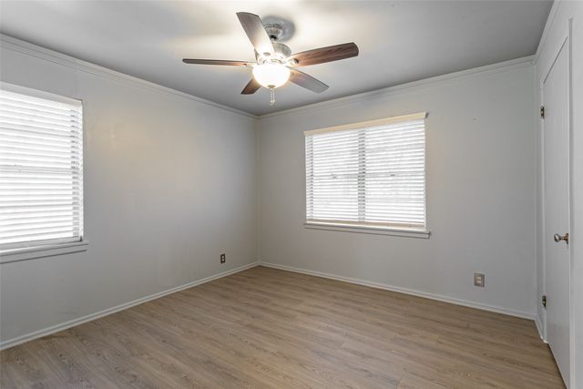 604 Oakwood Avenue, Hurst, TX 76053
