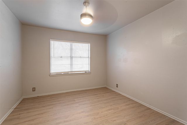 604 Oakwood Avenue, Hurst, TX 76053