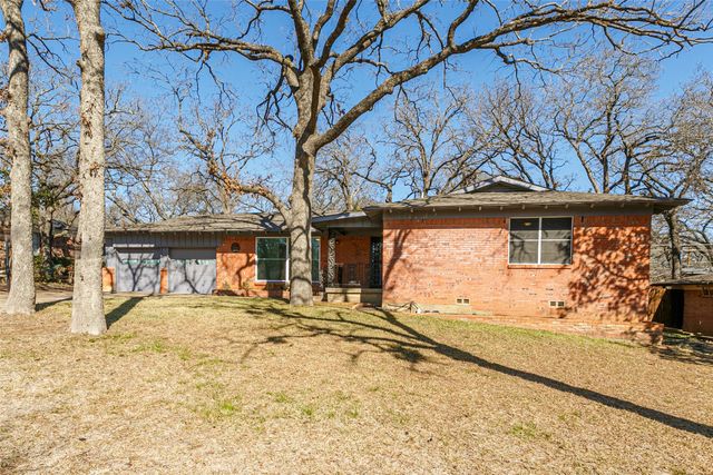 604 Oakwood Avenue, Hurst, TX 76053