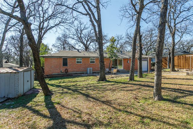 604 Oakwood Avenue, Hurst, TX 76053