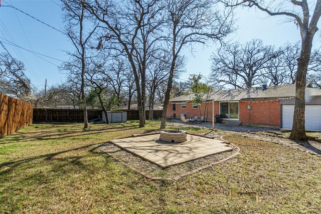604 Oakwood Avenue, Hurst, TX 76053